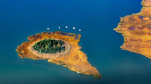 莫尼博克湾的芦苇岛，纽约长岛 (© Claudia Uripos/eStock Photo)